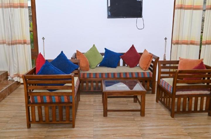 Negombo Royal Villa By Hotel Oviniru Kültér fotó
