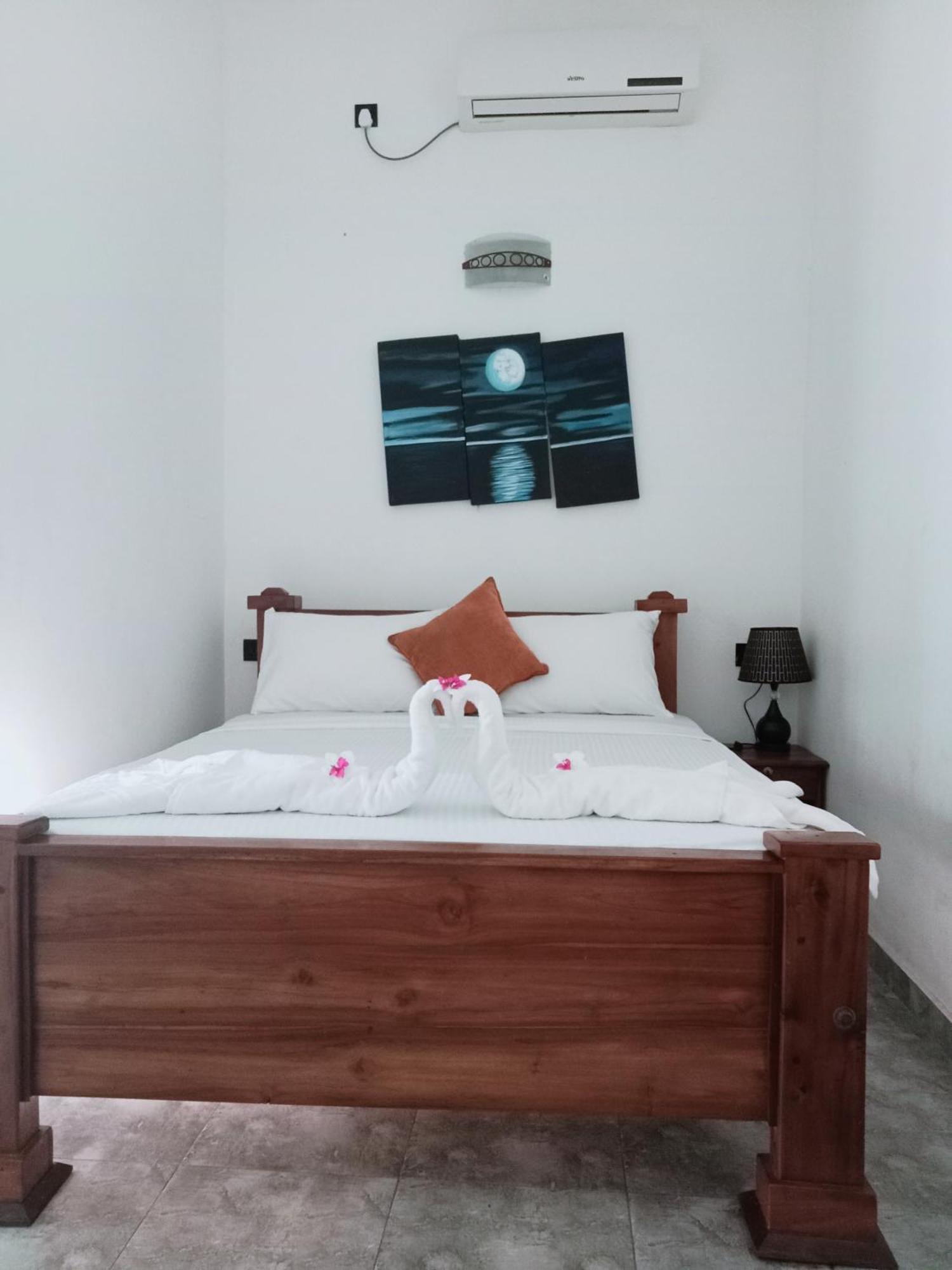 Negombo Royal Villa By Hotel Oviniru Kültér fotó