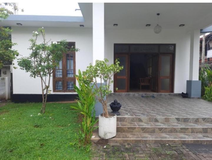 Negombo Royal Villa By Hotel Oviniru Kültér fotó