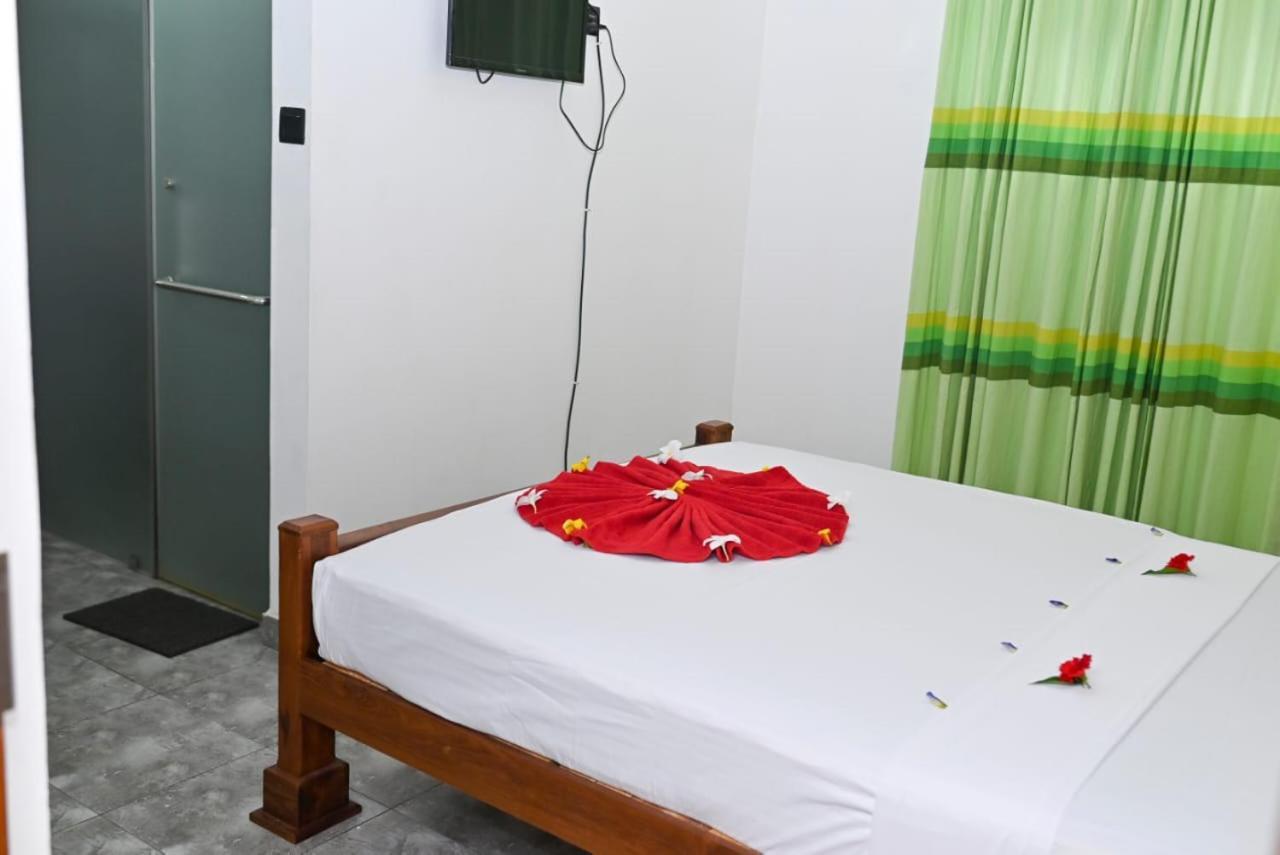 Negombo Royal Villa By Hotel Oviniru Kültér fotó